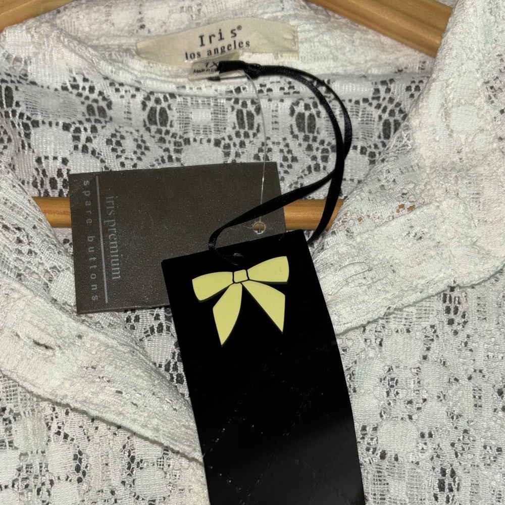 Iris Los Angeles White Lace Sleeveless Top - Picture 2 of 7